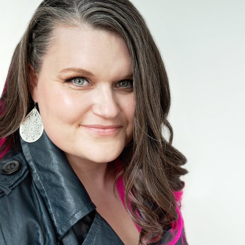 193099121_alyssa_twist_light_jacket_headshot (1)